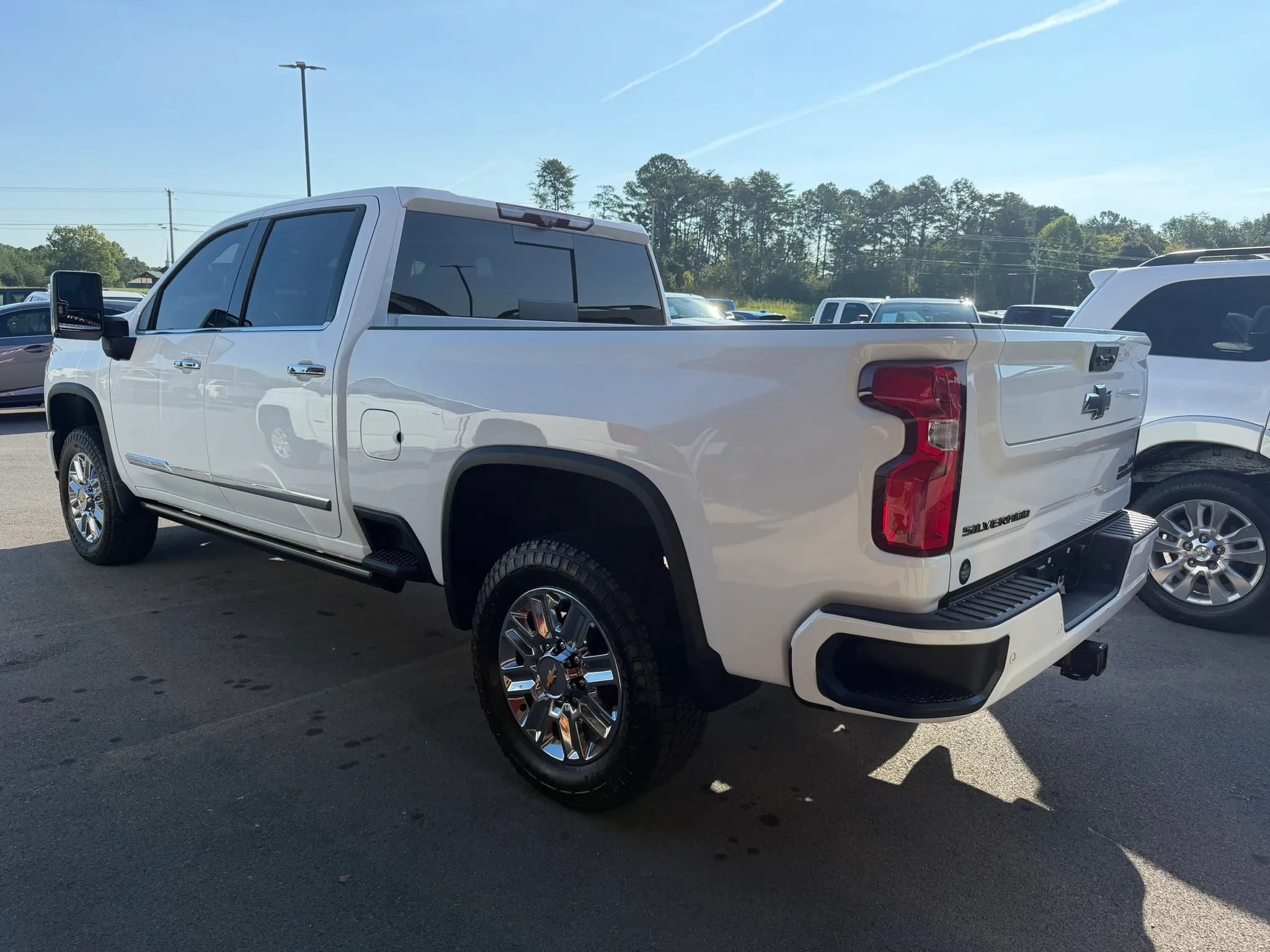 Used 2024 Chevrolet Silverado 2500 High Country w/ High Country Premium Package AWD/4WD image 4