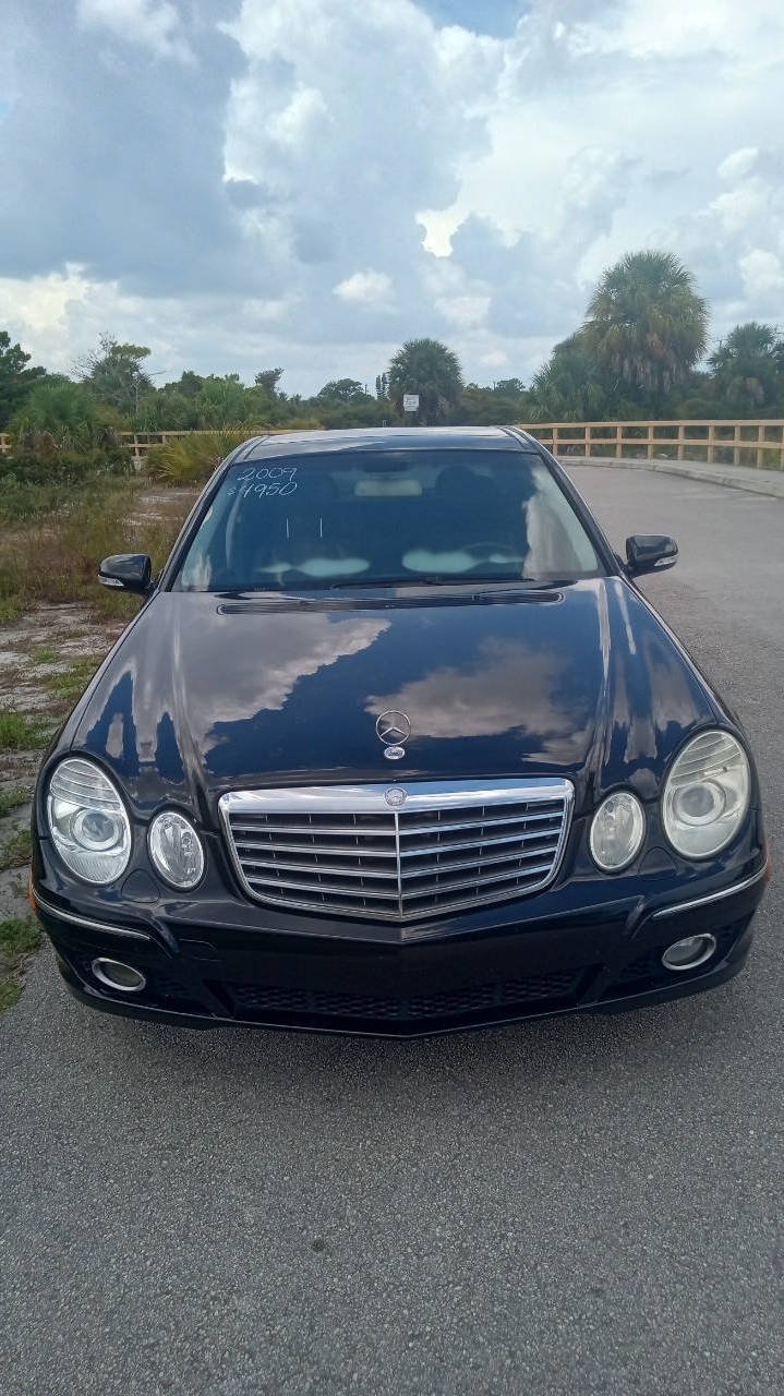 Used 2009 Mercedes-Benz E 350 4MATIC Sedan image 3