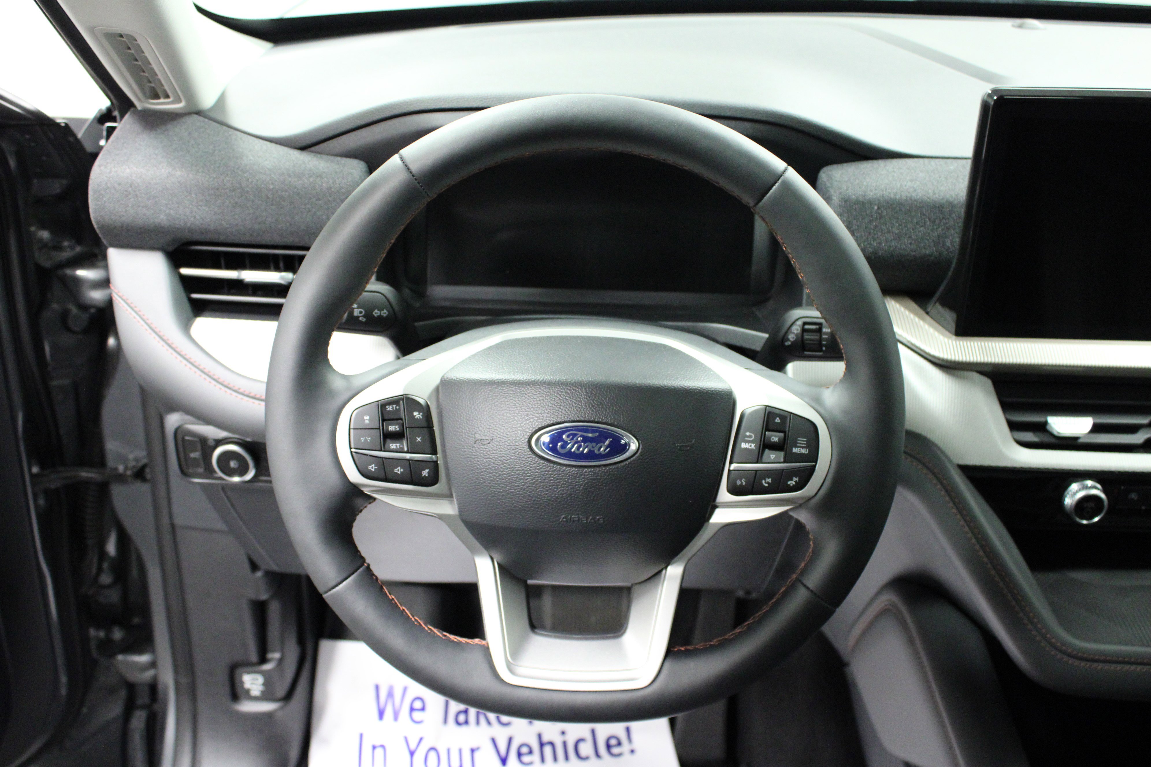 Used 2025 Ford Explorer Active w/ Active Comfort Package image 18