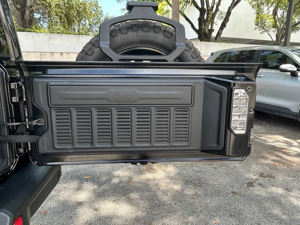 Used 2018 Jeep Wrangler Rubicon AWD/4WD image 35