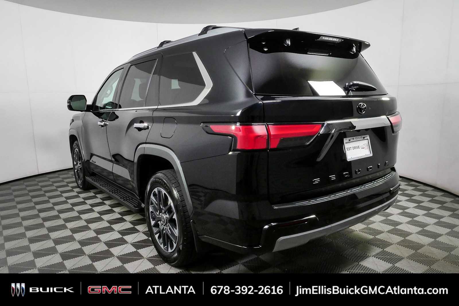 Used 2024 Toyota Sequoia Limited w/ Tow Technology Package AWD/4WD image 27