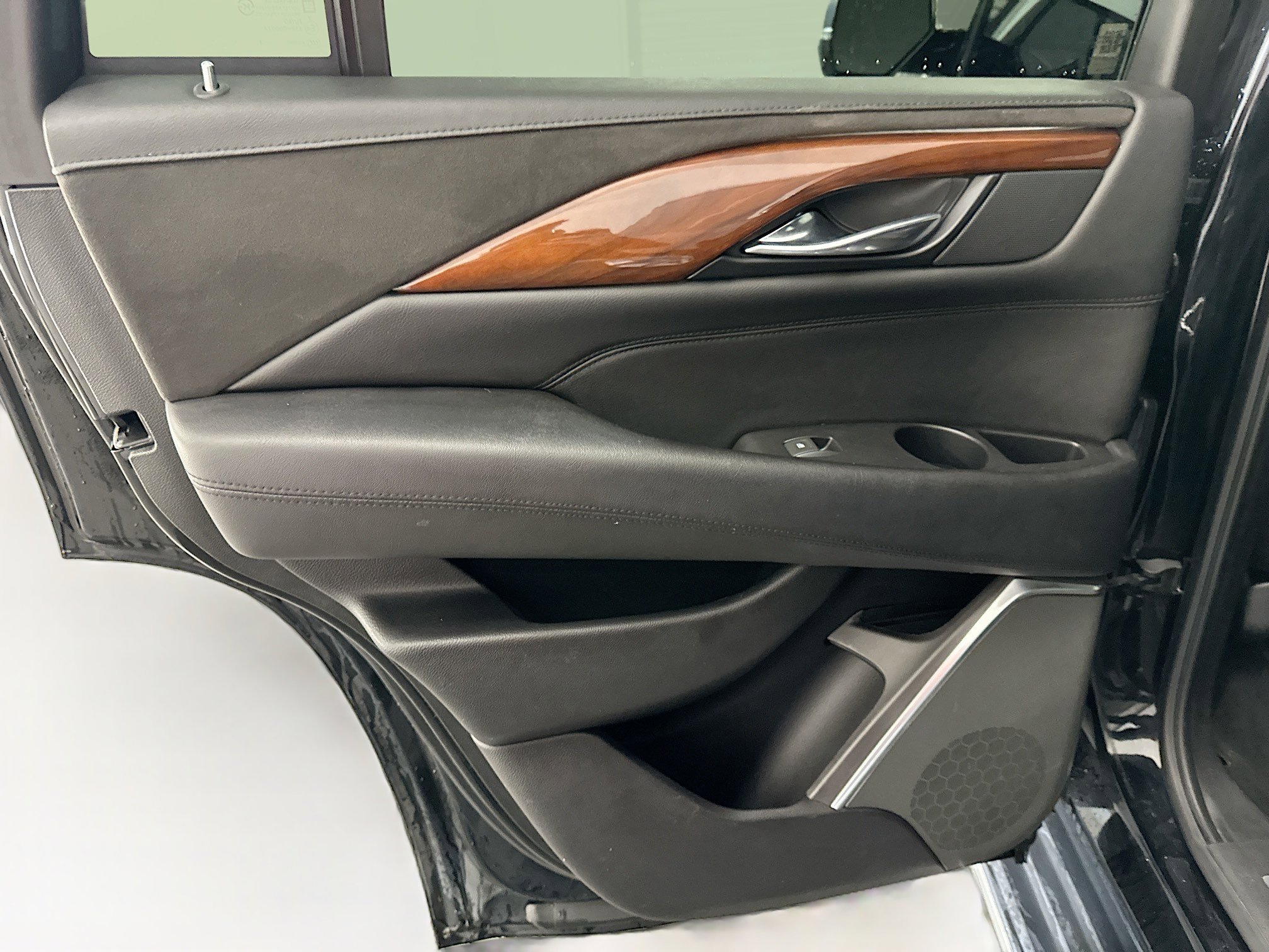 Used 2018 Cadillac Escalade Luxury image 28