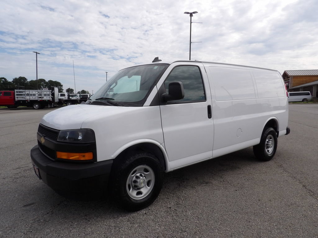 Used 2022 Chevrolet Express 2500 w/ Driver Convenience Package RWD image 3