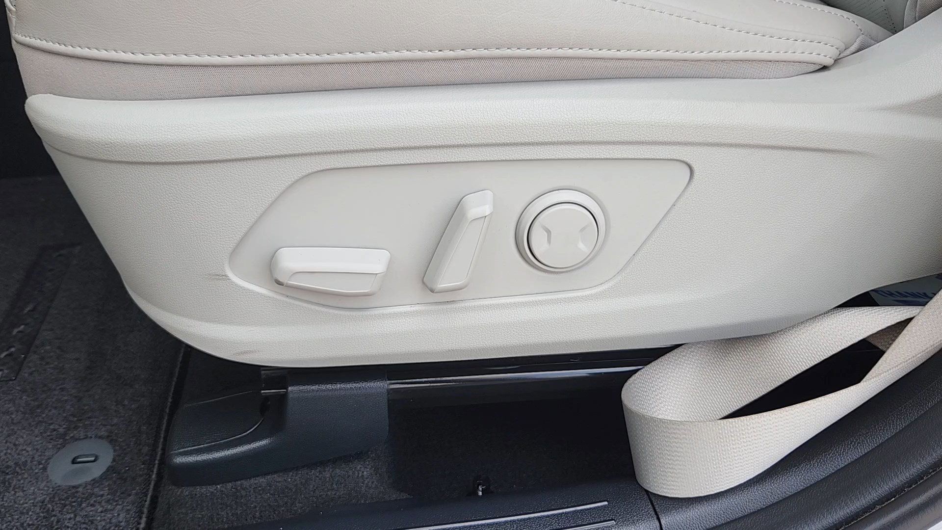 Used 2023 Kia Sorento EX image 9