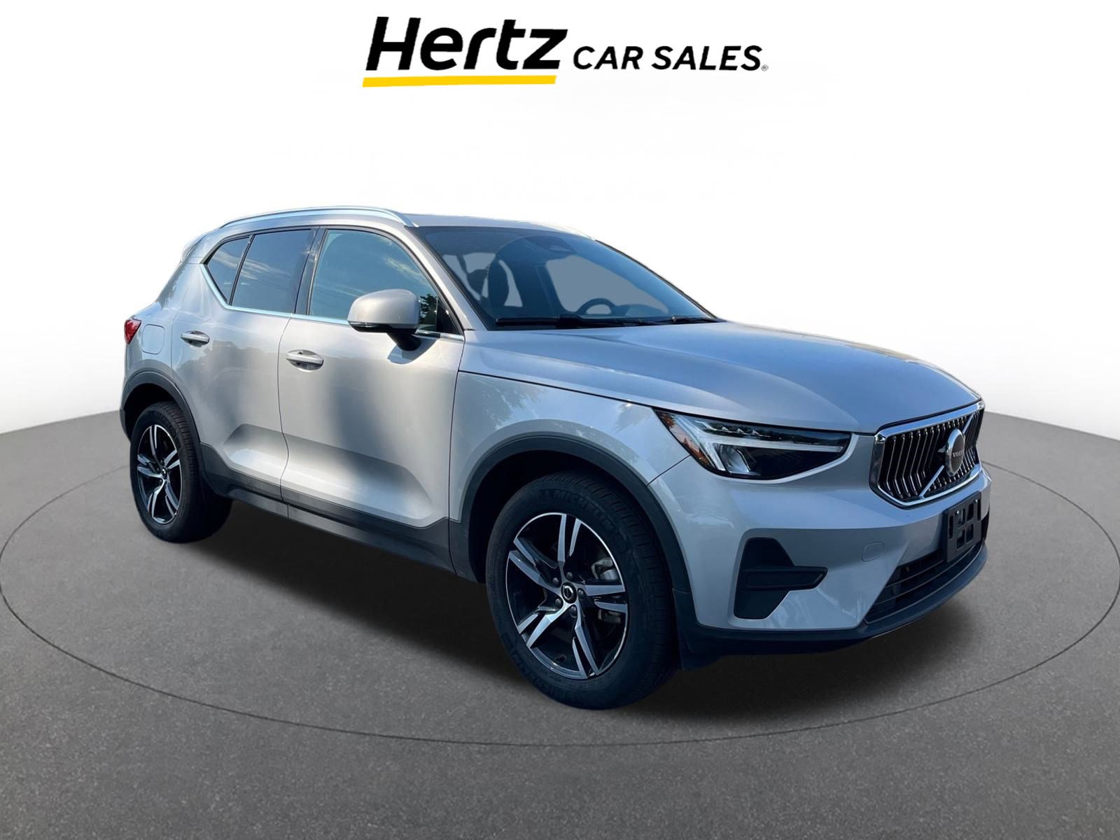 Used 2024 Volvo XC40 B5 Core image 1