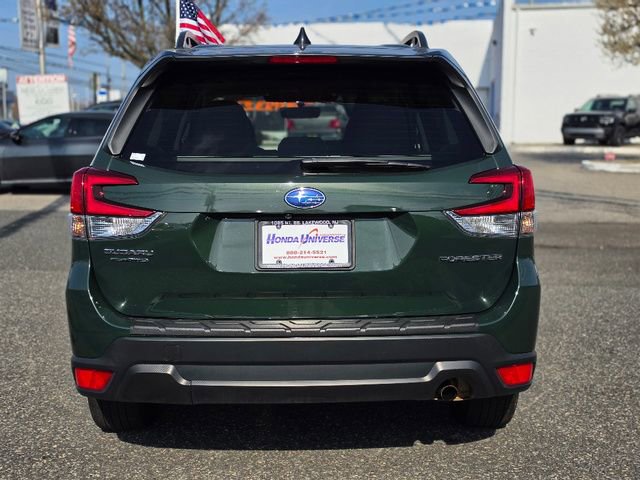 Used 2024 Subaru Forester Premium image 4
