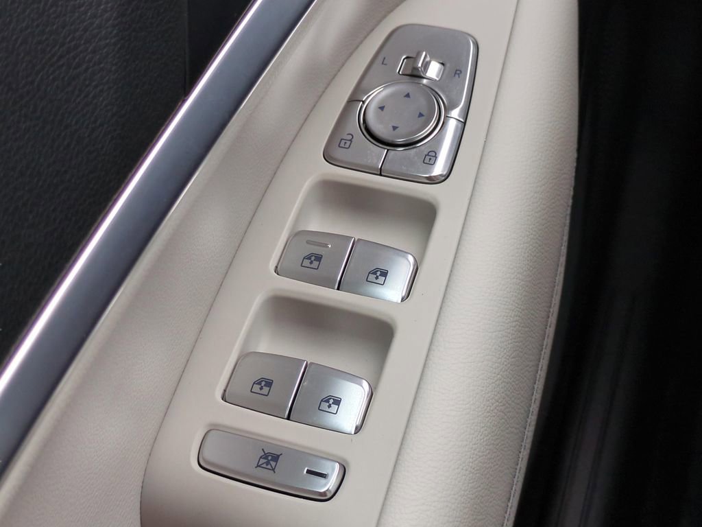 Used 2025 Genesis G70 2.5T image 20