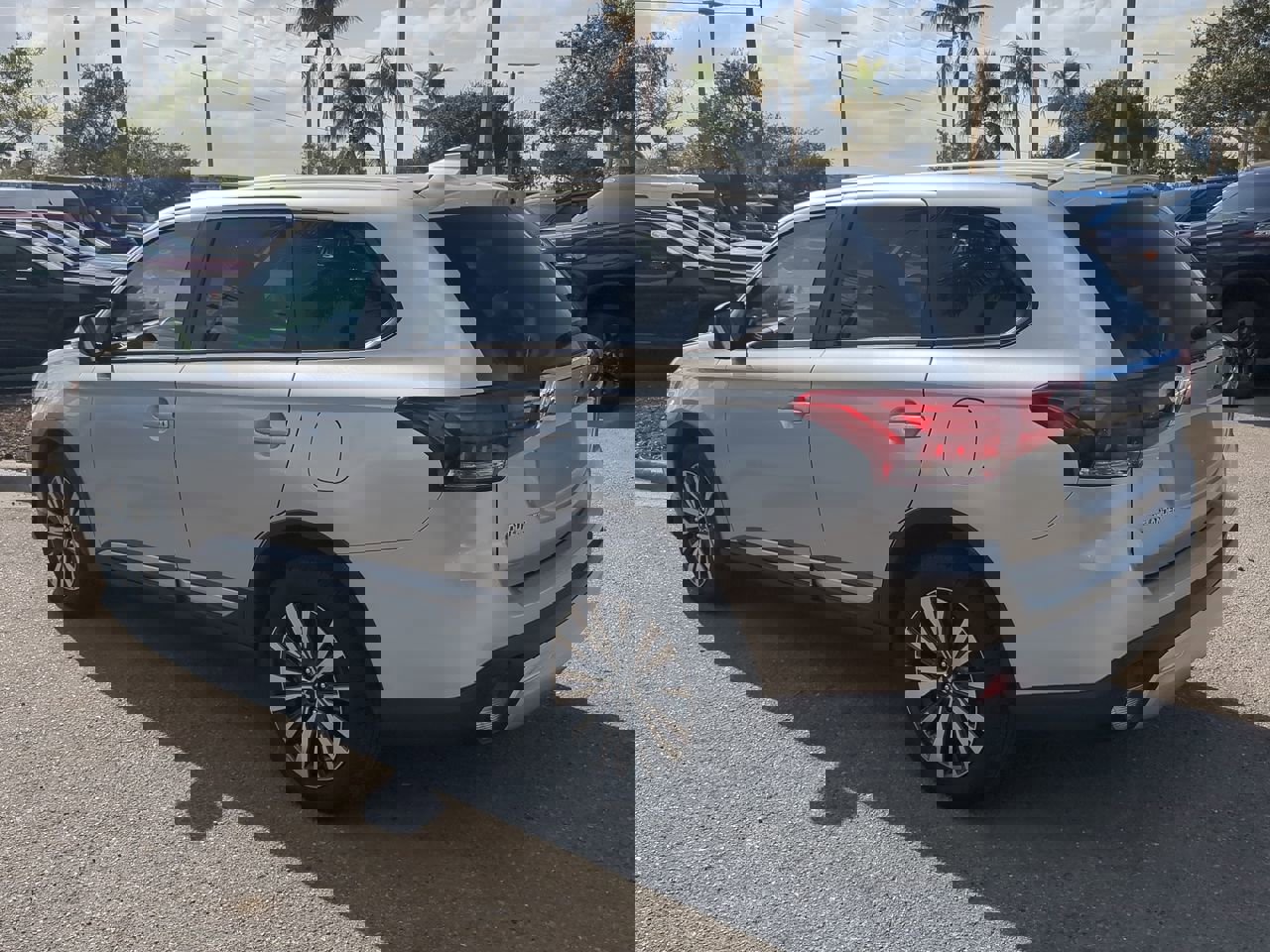 Used 2020 Mitsubishi Outlander ES image 7