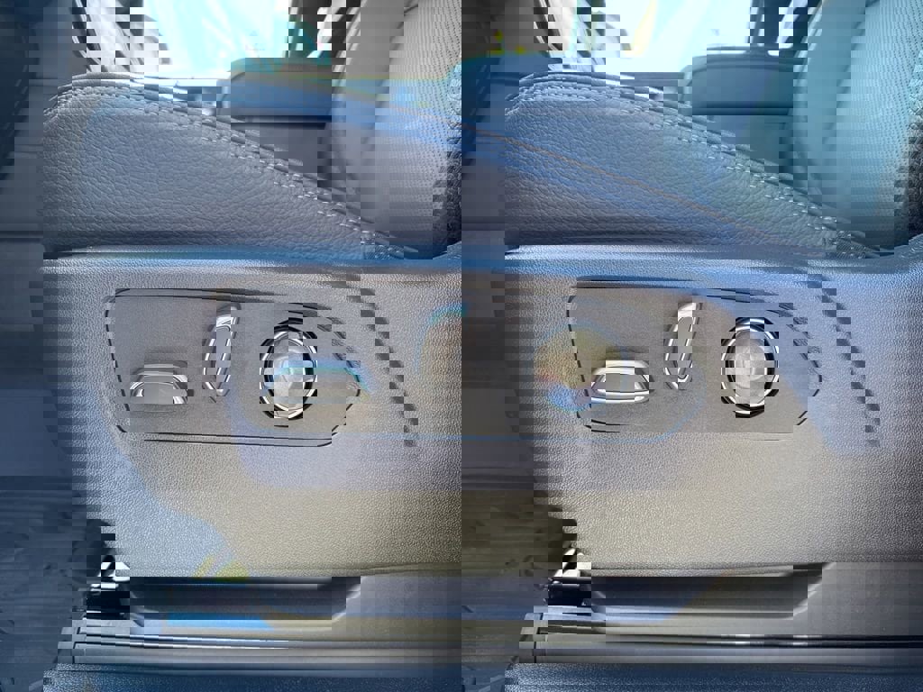 New 2025 GMC Yukon XL Denali w/ Denali Reserve Package image 26