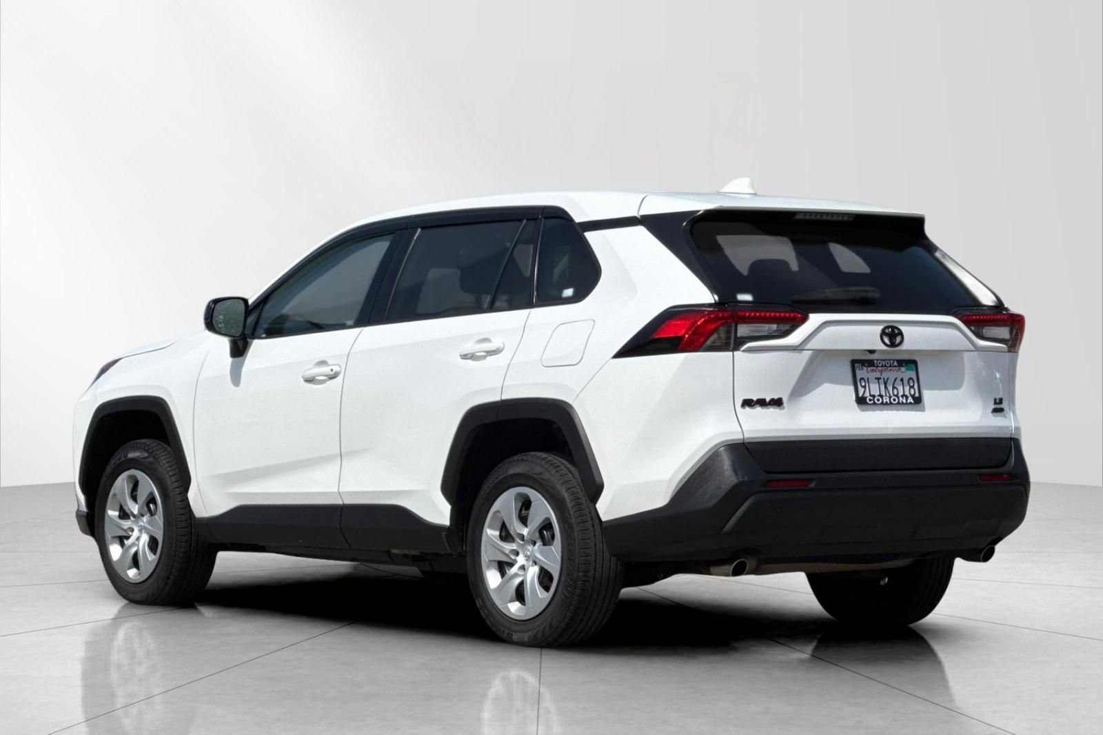 Used 2022 Toyota RAV4 LE image 6