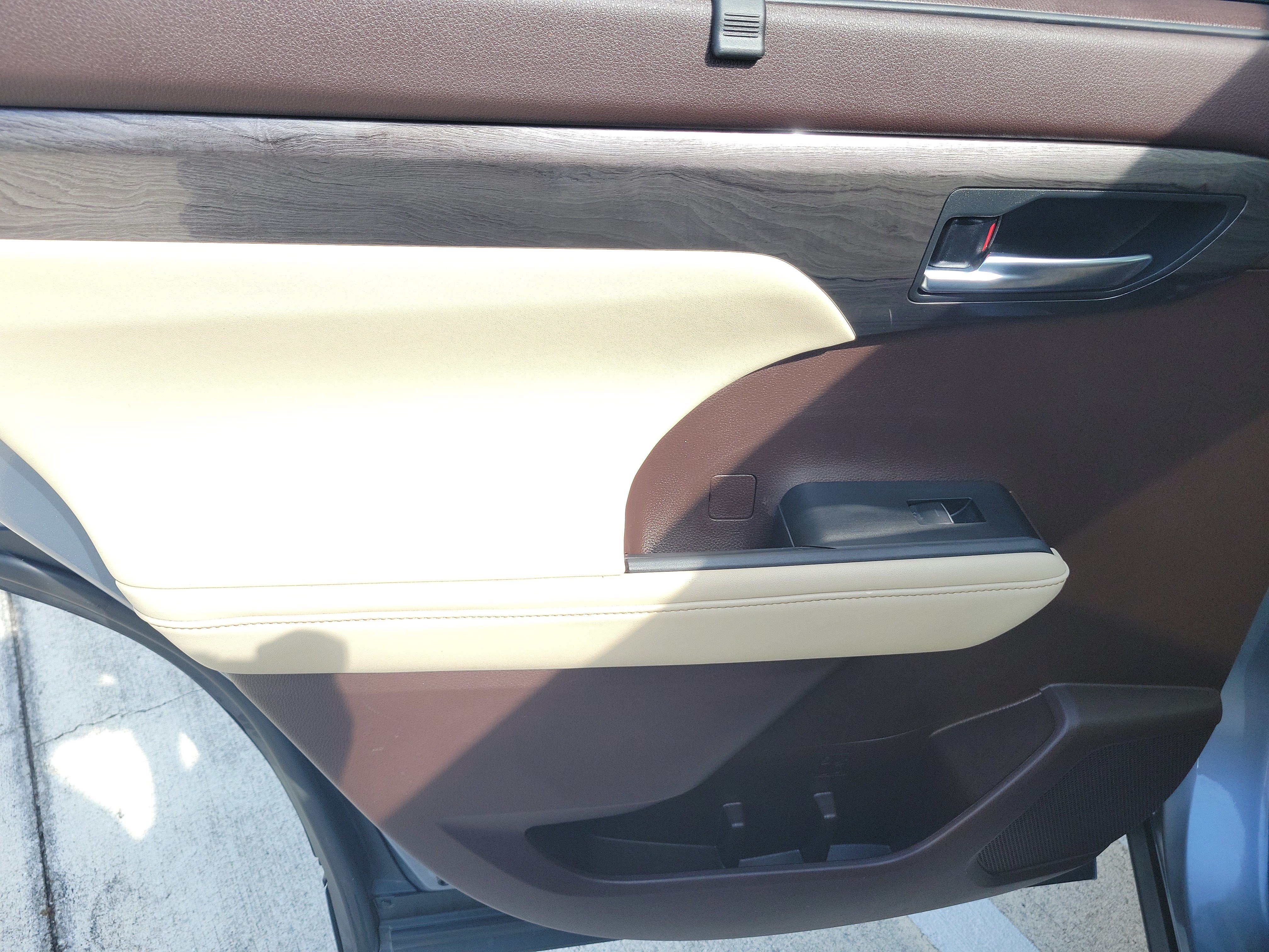 Used 2022 Toyota Highlander Platinum FWD image 13