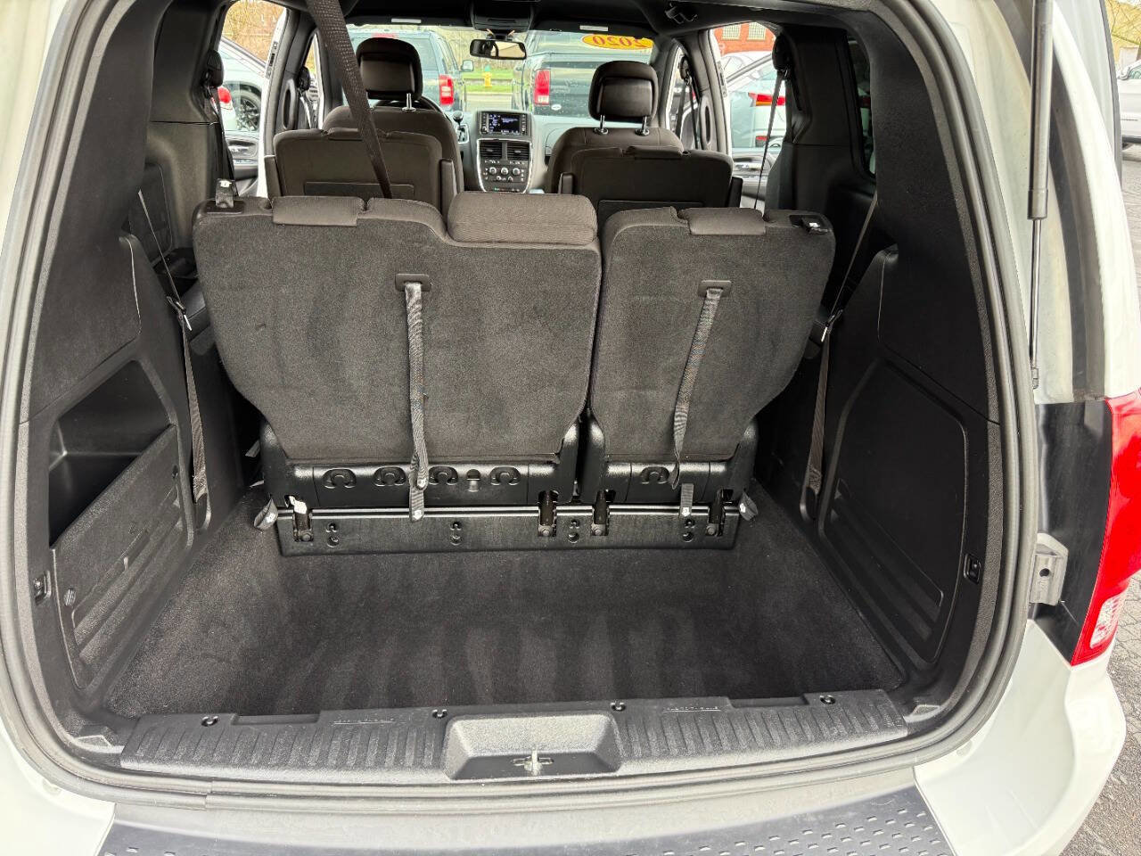 Used 2020 Dodge Grand Caravan SE FWD image 19