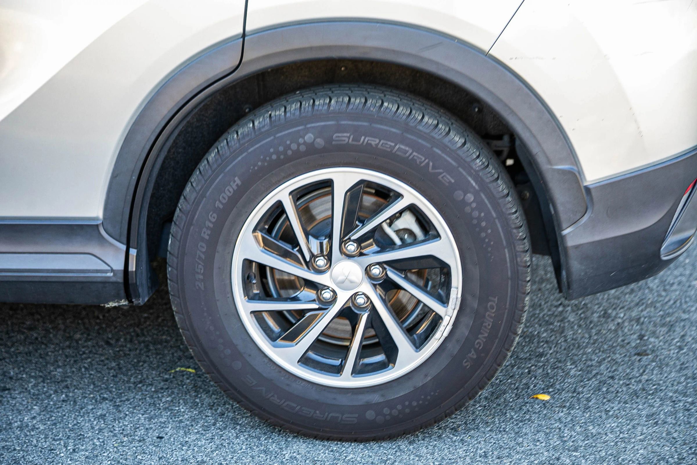 Used 2020 Mitsubishi Eclipse Cross ES FWD image 9