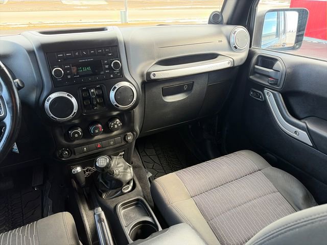 Used 2012 Jeep Wrangler Unlimited Rubicon w/ Connectivity Group image 29