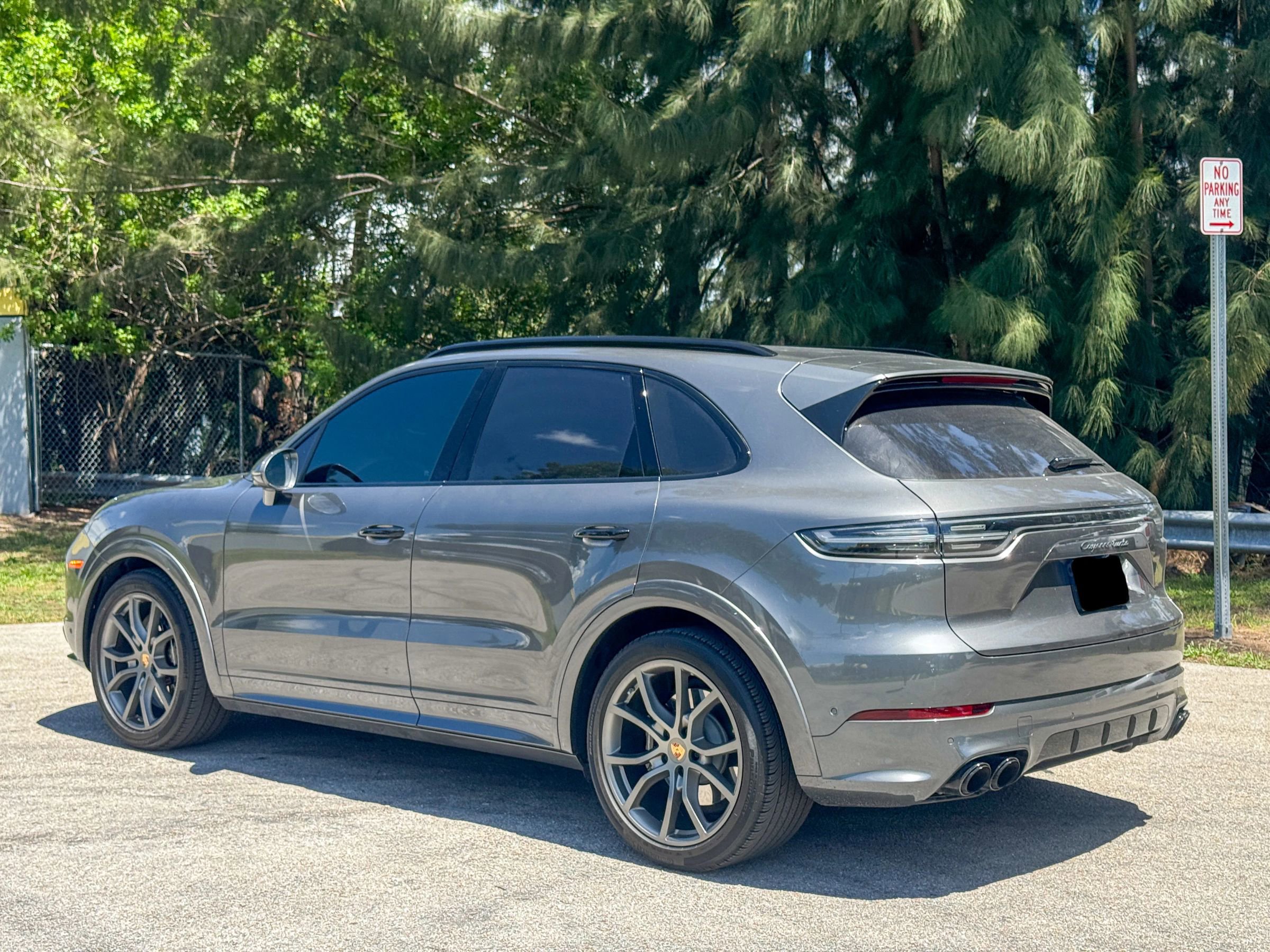 Used 2023 Porsche Cayenne Turbo image 4