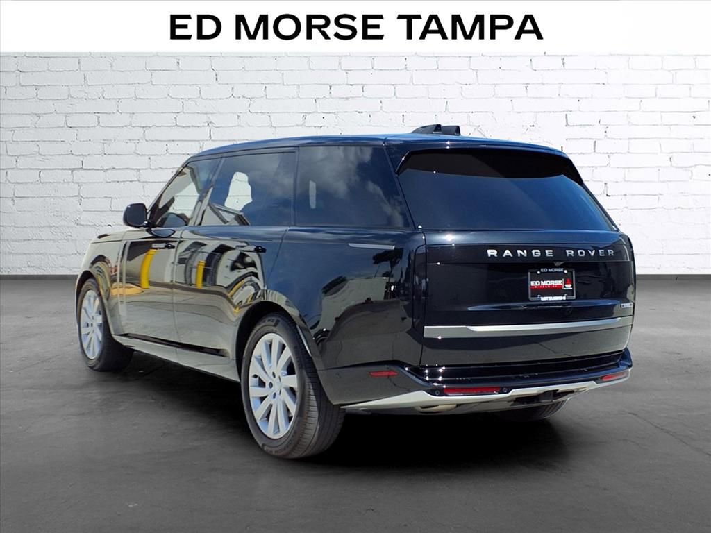 Used 2025 Land Rover Range Rover Long Wheelbase SE AWD/4WD image 3
