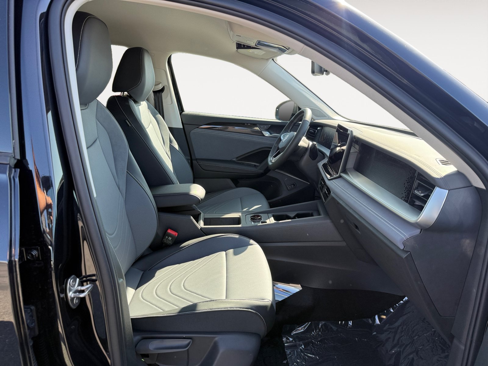 New 2026 Volkswagen Tiguan SE FWD image 19