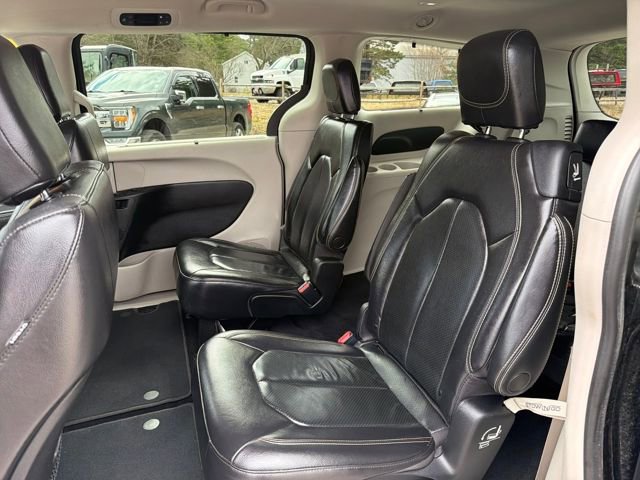 Used 2022 Chrysler Pacifica Touring-L FWD image 24