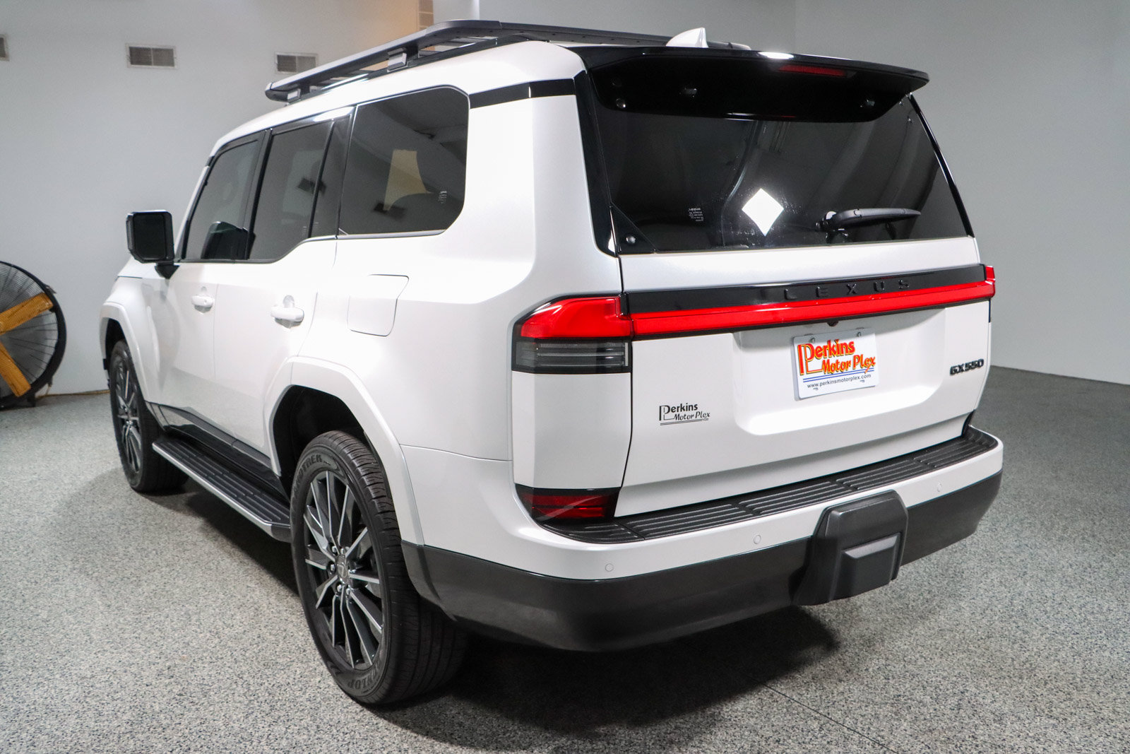Used 2024 Lexus GX 550 w/ Accessory Package (31) AWD/4WD image 9