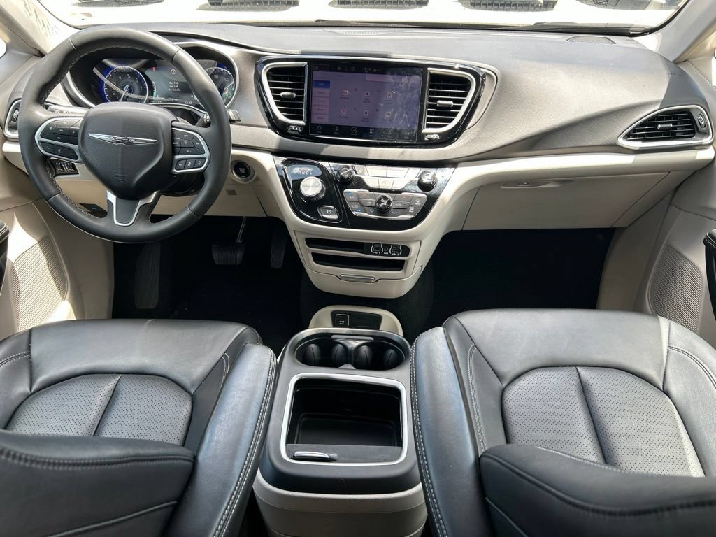 Used 2024 Chrysler Pacifica Touring-L FWD image 10