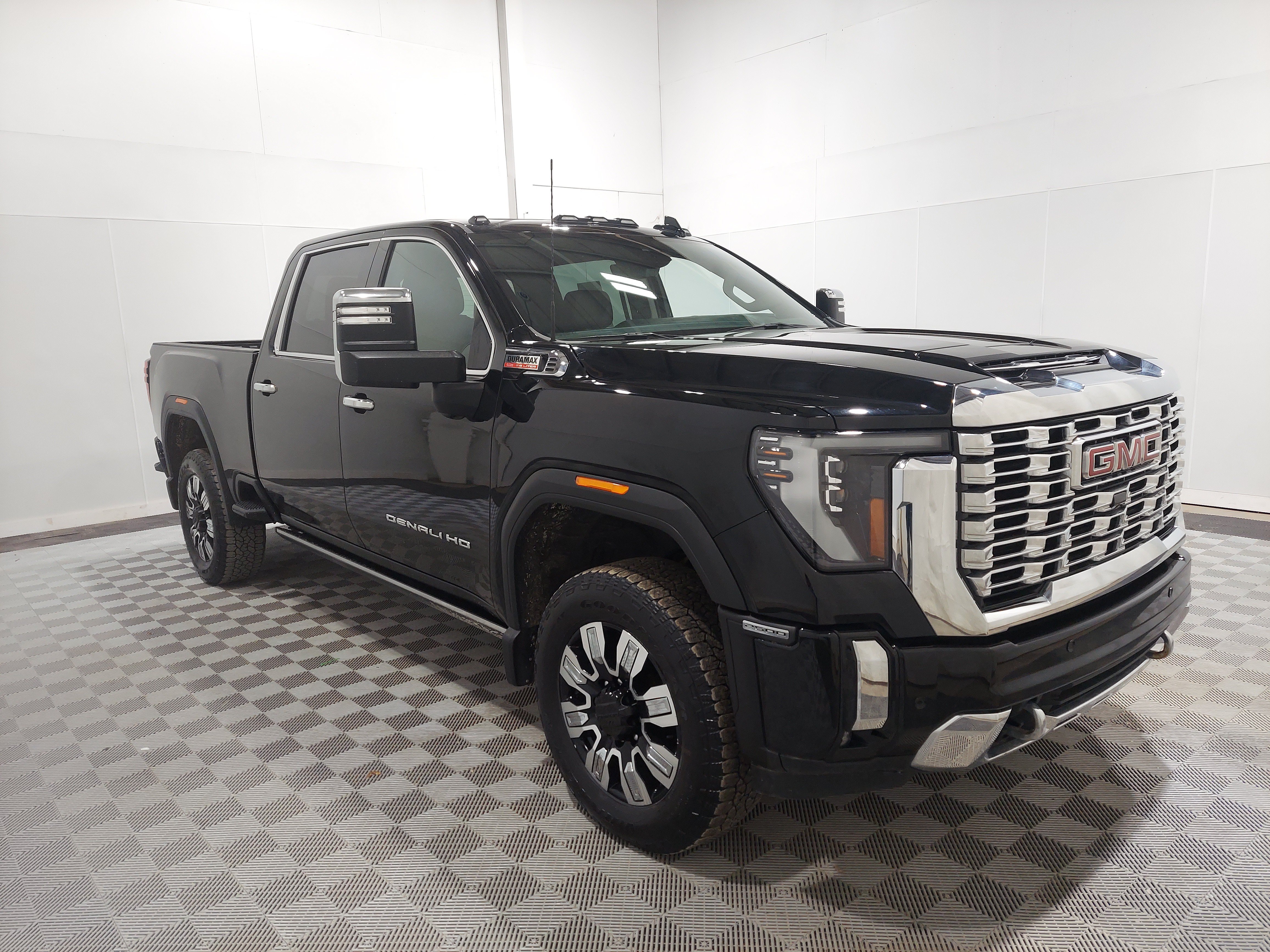 Used 2024 GMC Sierra 2500 Denali w/ Denali Reserve Package AWD/4WD image 4