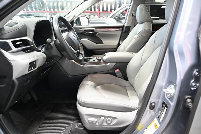 Used 2023 Toyota Highlander Limited image 9