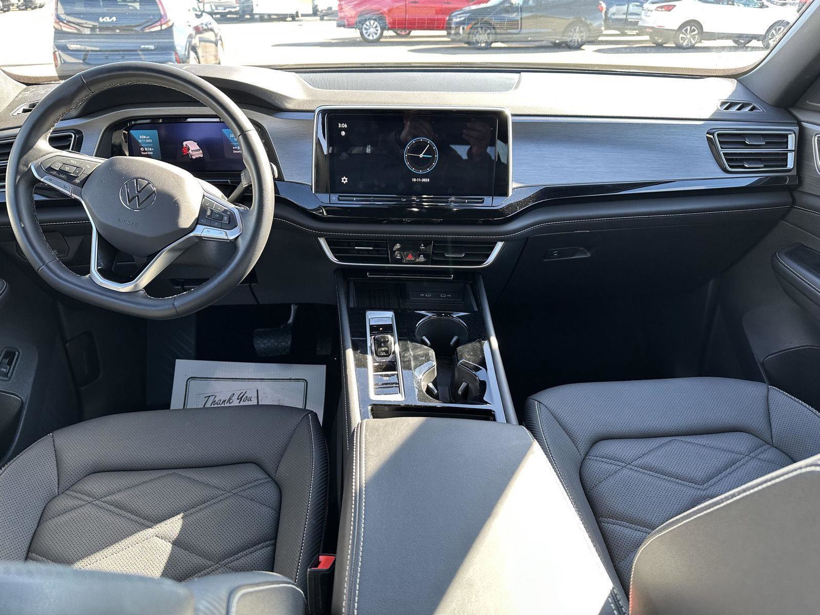 Used 2025 Volkswagen Atlas Cross Sport SE image 19