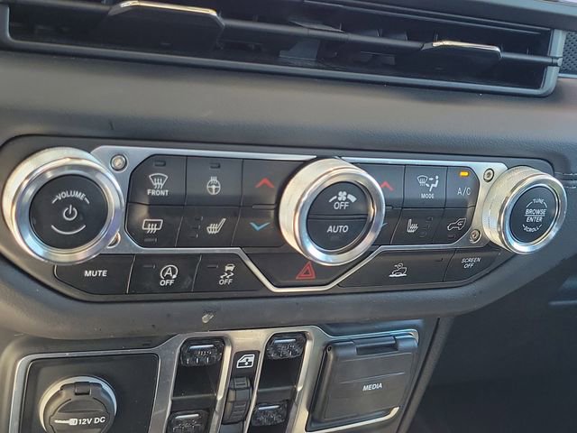 Used 2024 Jeep Gladiator Mojave w/ Technology Group AWD/4WD image 24