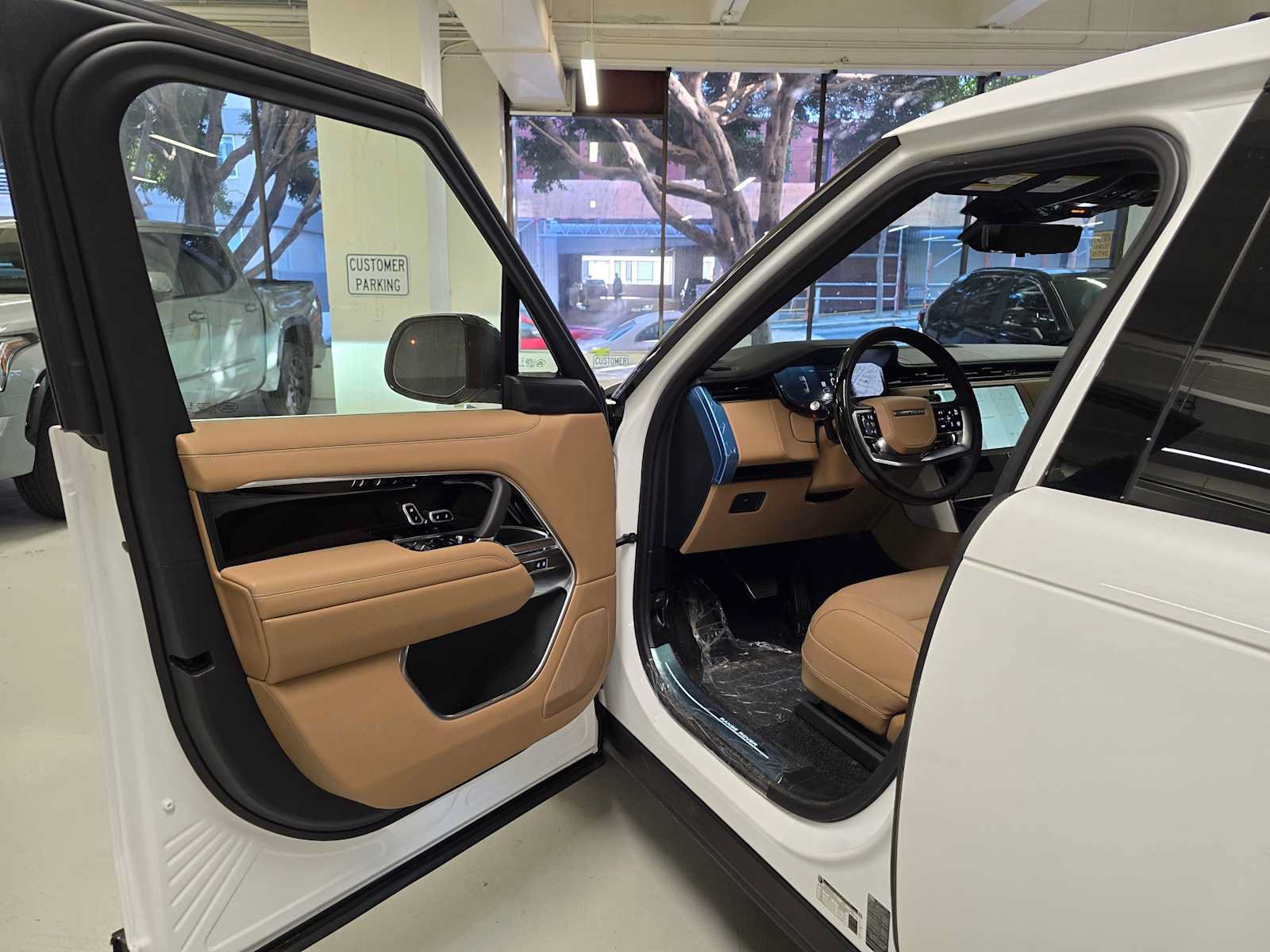New 2025 Land Rover Range Rover Long Wheelbase SE AWD/4WD image 20