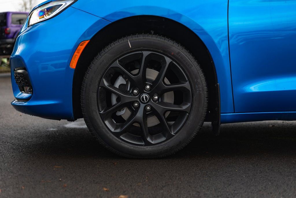 New 2026 Chrysler Pacifica Select w/ S Appearance Package image 12