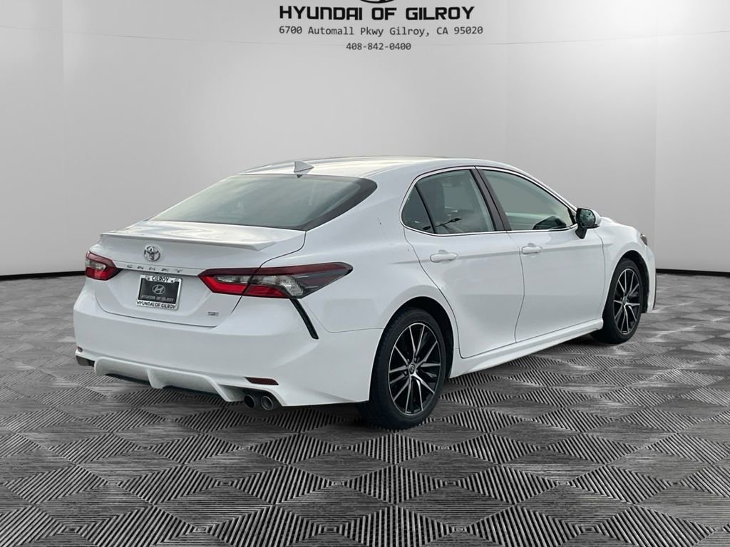 Used 2023 Toyota Camry SE image 5