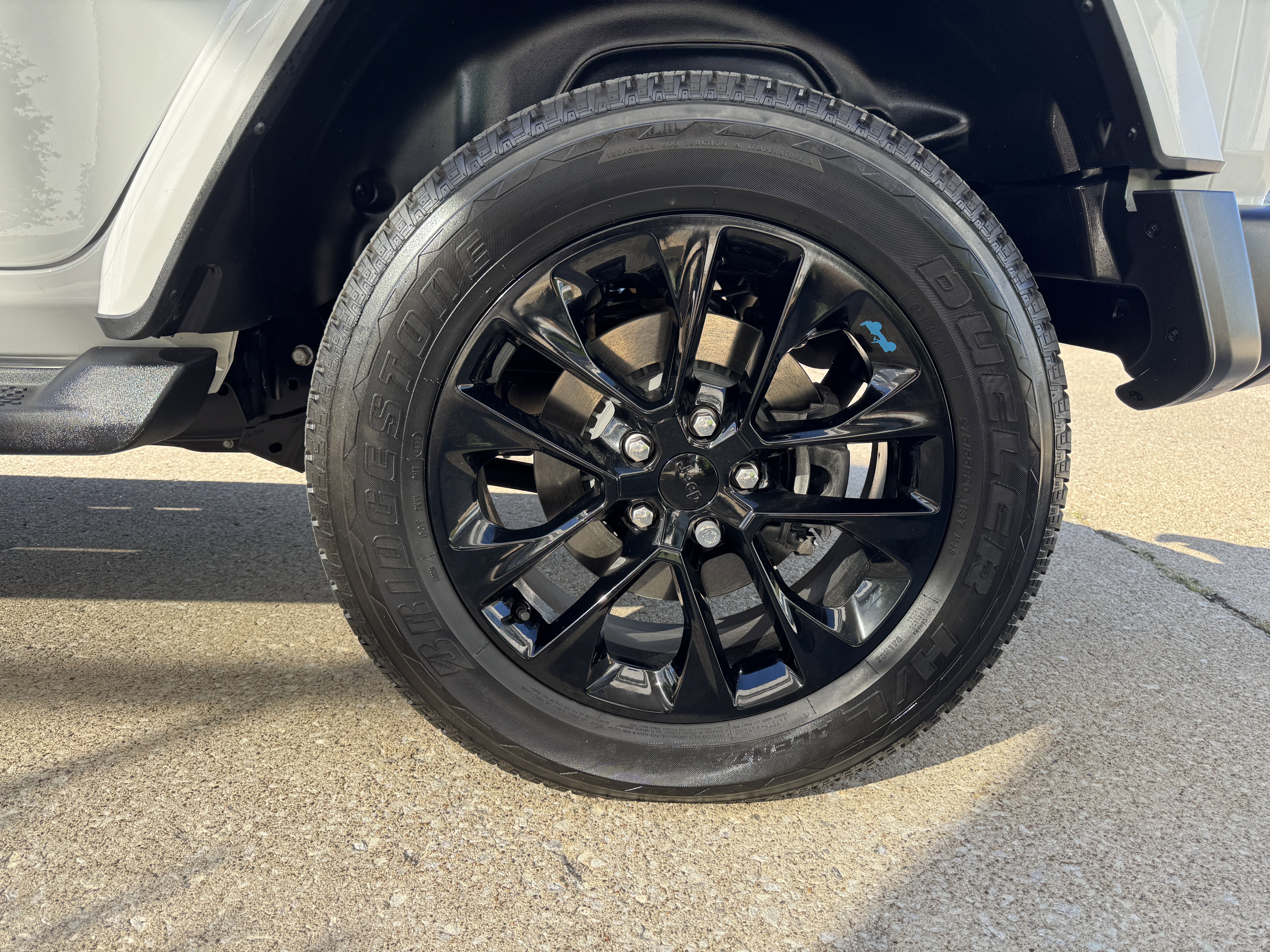 Used 2022 Jeep Wrangler Unlimited Sahara w/ Cold Weather Group image 13