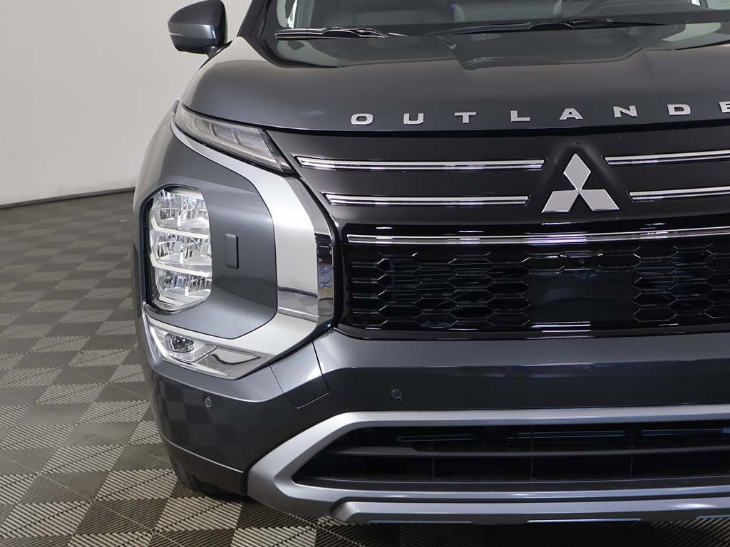 New 2025 Mitsubishi Outlander SE image 17