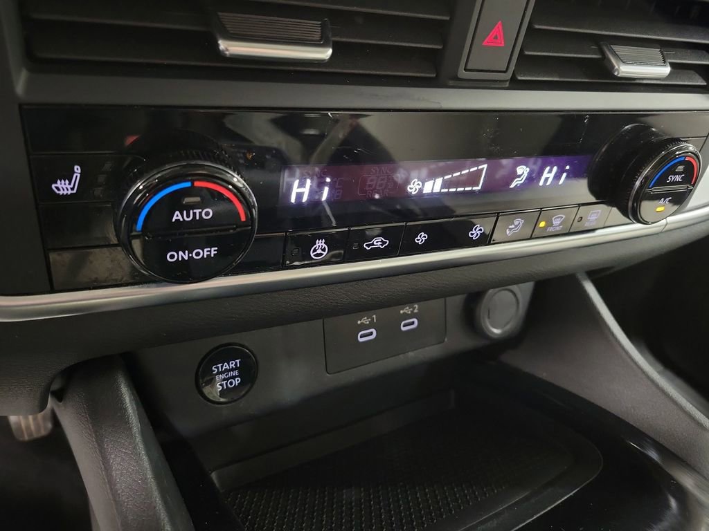 Used 2024 Nissan Rogue SV w/ SV Premium Package image 17