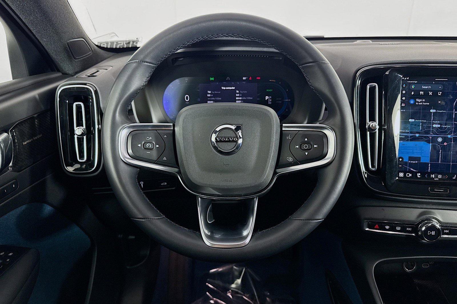 Used 2022 Volvo C40 P8 Recharge Ultimate image 4