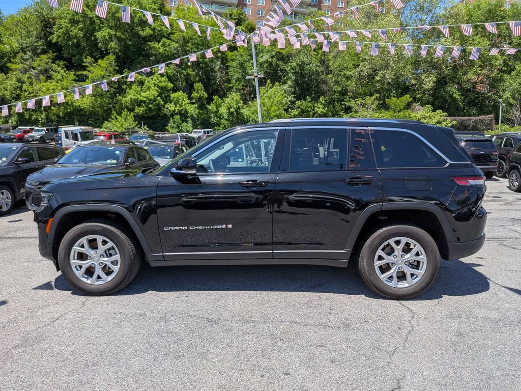 Used 2023 Jeep Grand Cherokee Limited AWD/4WD image 11