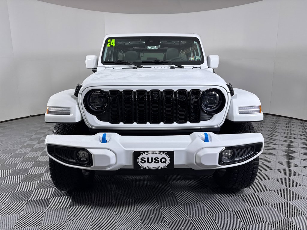 Used 2024 Jeep Wrangler High Altitude AWD/4WD image 2