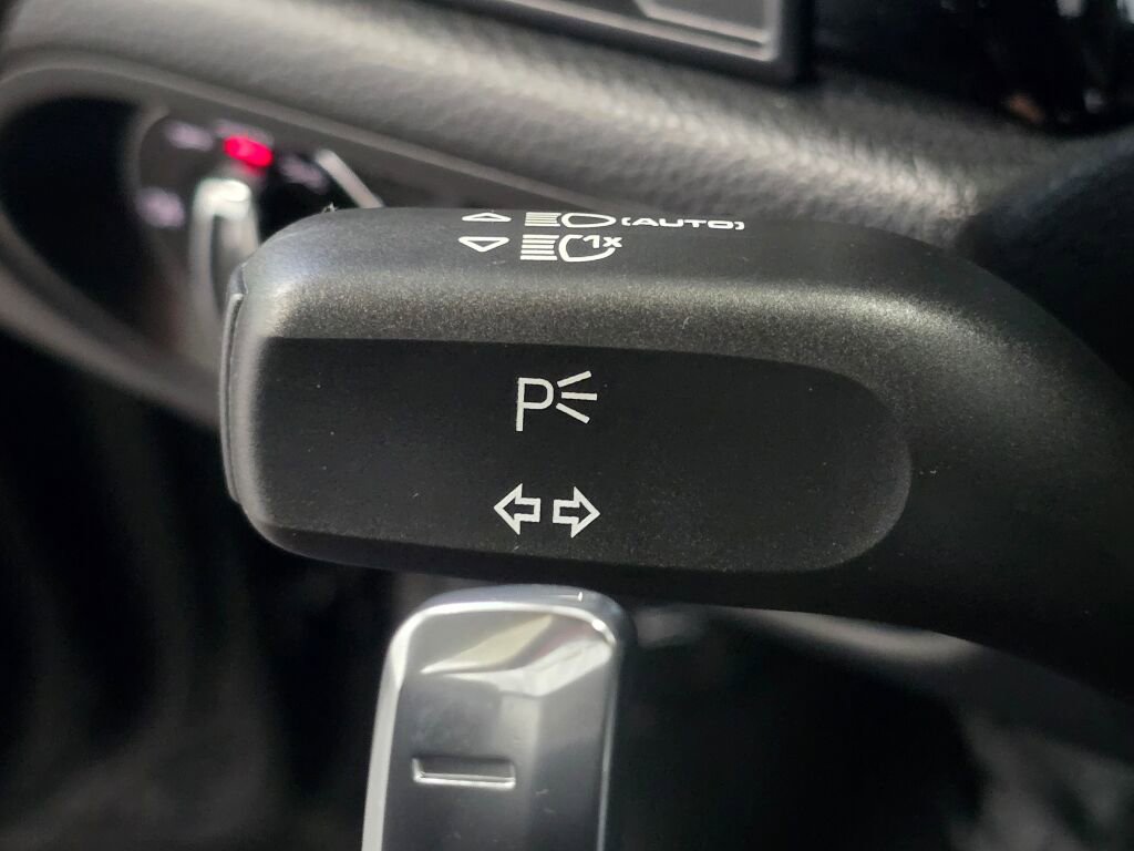 Certified 2024 Porsche Macan image 42