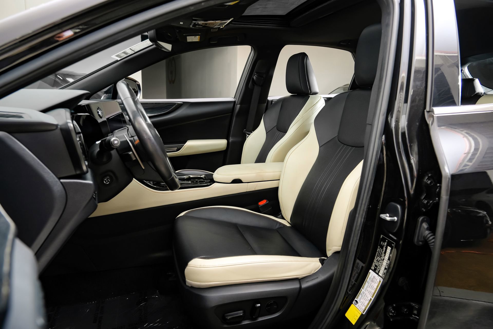 Used 2023 Lexus NX 250 FWD w/ Towing Package (2000 Lbs) image 43