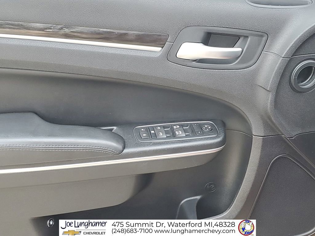 Used 2016 Chrysler 300 Limited image 22