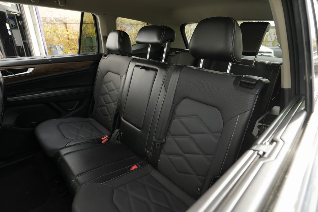 Used 2024 Volkswagen Atlas SE image 25