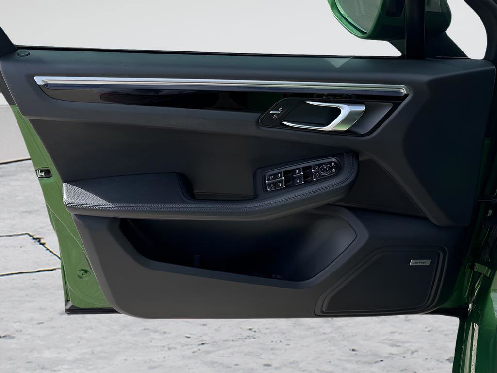 Used 2021 Porsche Macan image 16