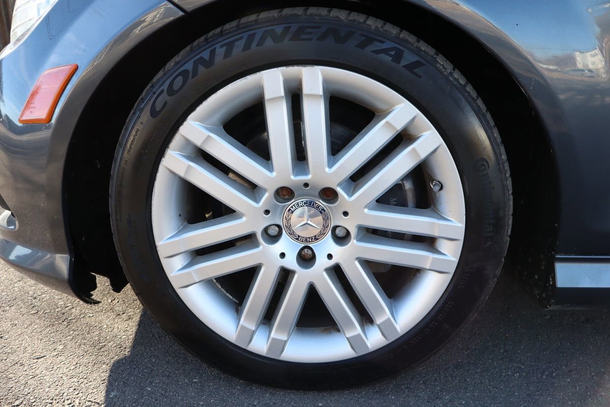 Used 2009 Mercedes-Benz C 300 4MATIC Sedan image 40