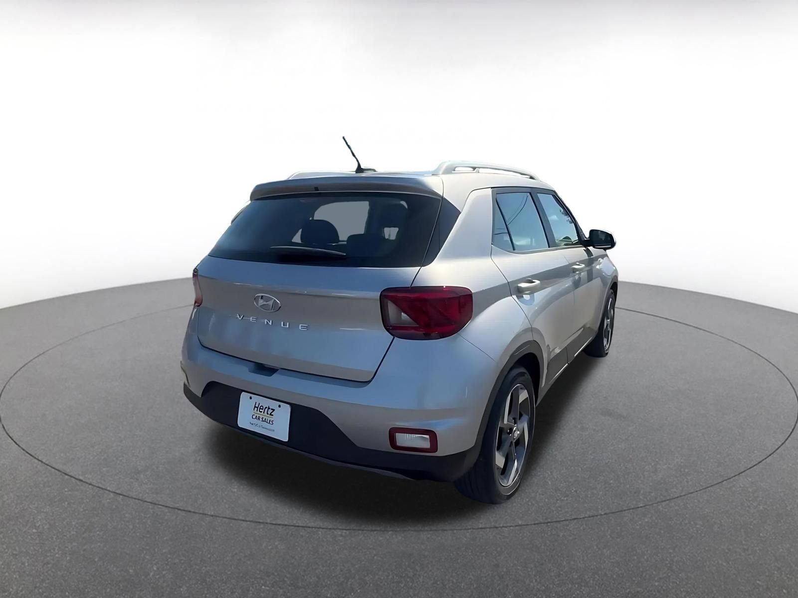 Used 2025 Hyundai Venue SEL image 14