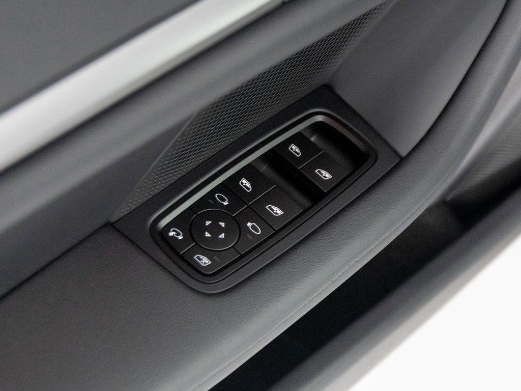 New 2026 Porsche Taycan image 15