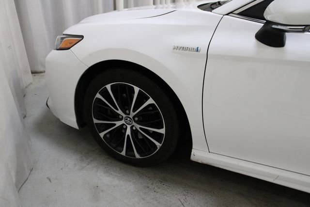 Used 2019 Toyota Camry SE w/ Sunroof Package image 33