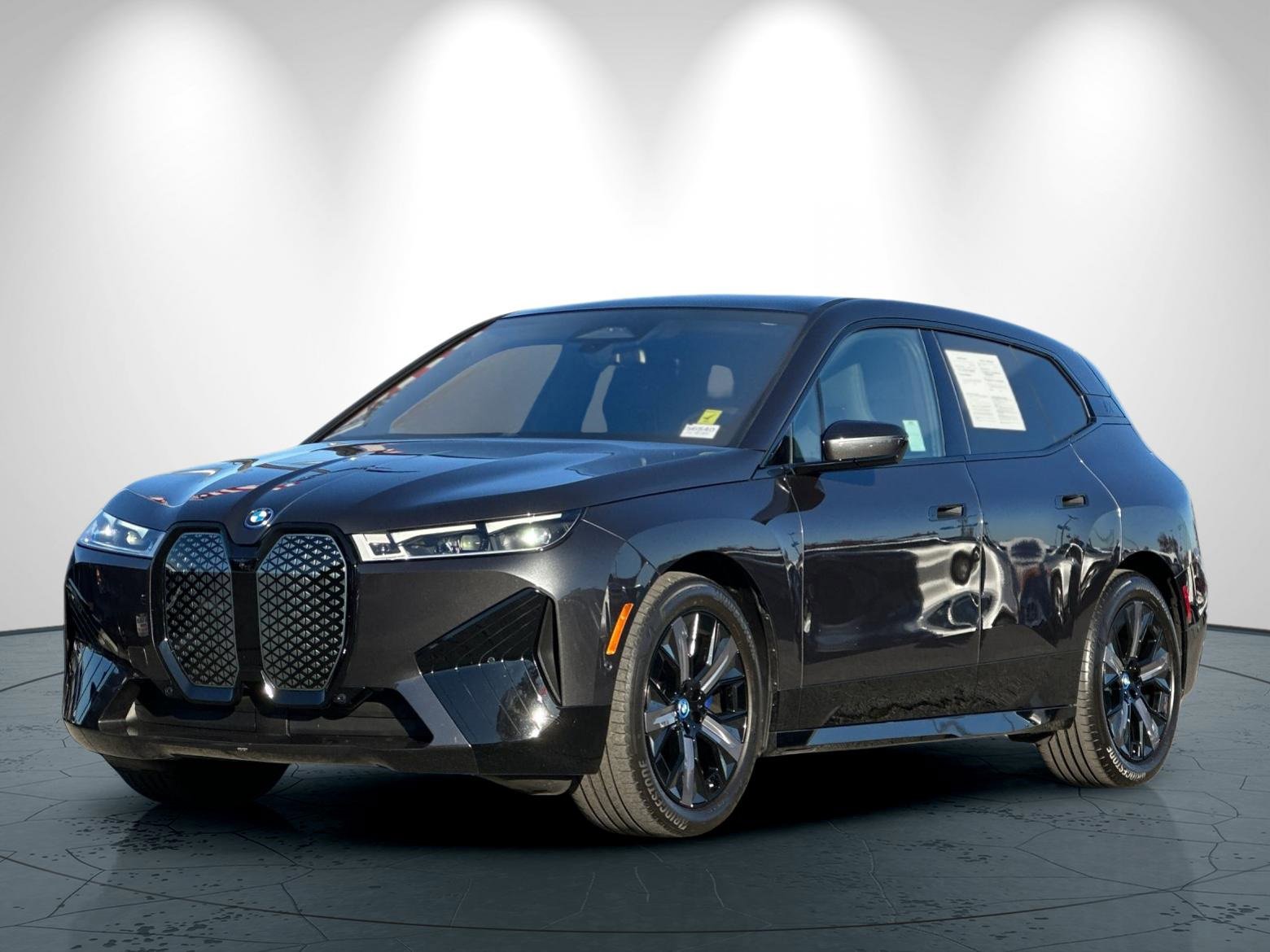 Used 2023 BMW iX xDrive50 w/ Premium Package image 8