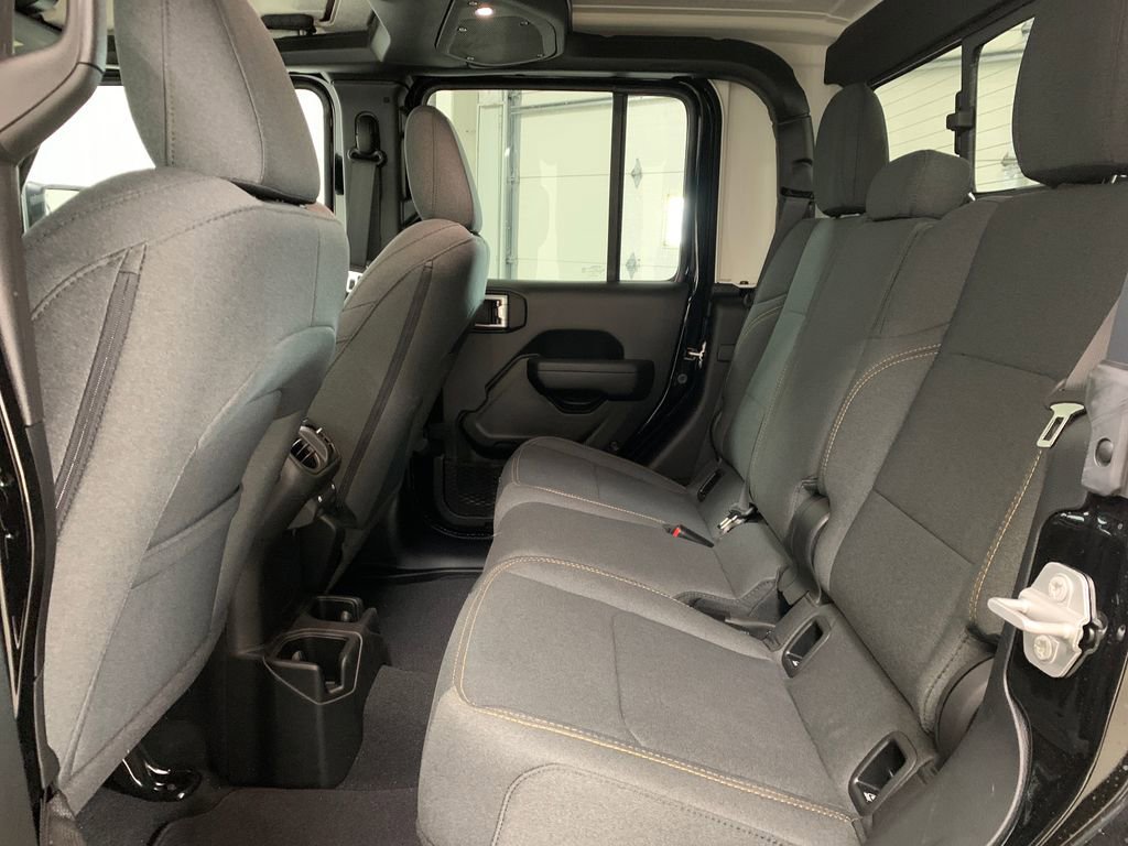 Used 2024 Jeep Gladiator Sport image 18