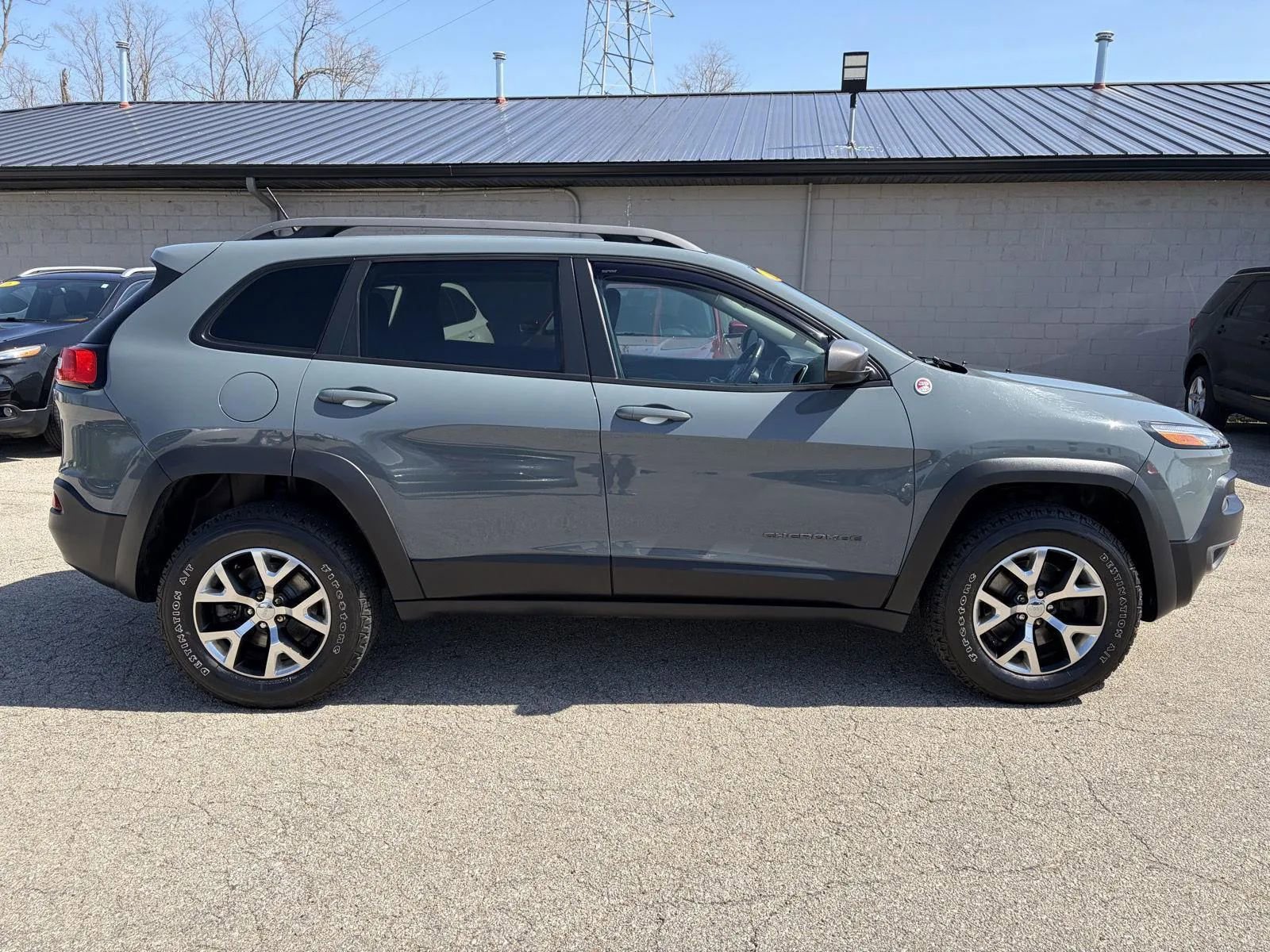 Used 2015 Jeep Cherokee Trailhawk w/ Cold Weather Group image 4