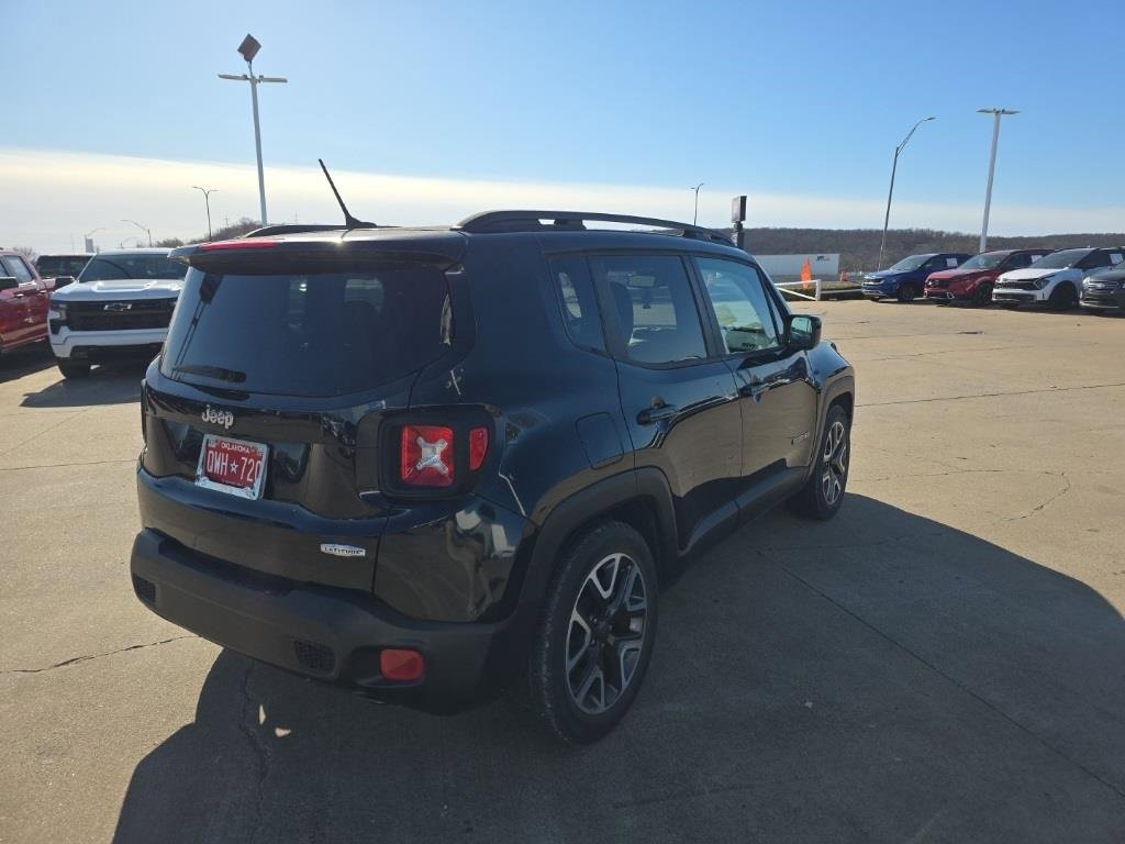 Used 2017 Jeep Renegade Latitude w/ Popular Equipment Group image 5